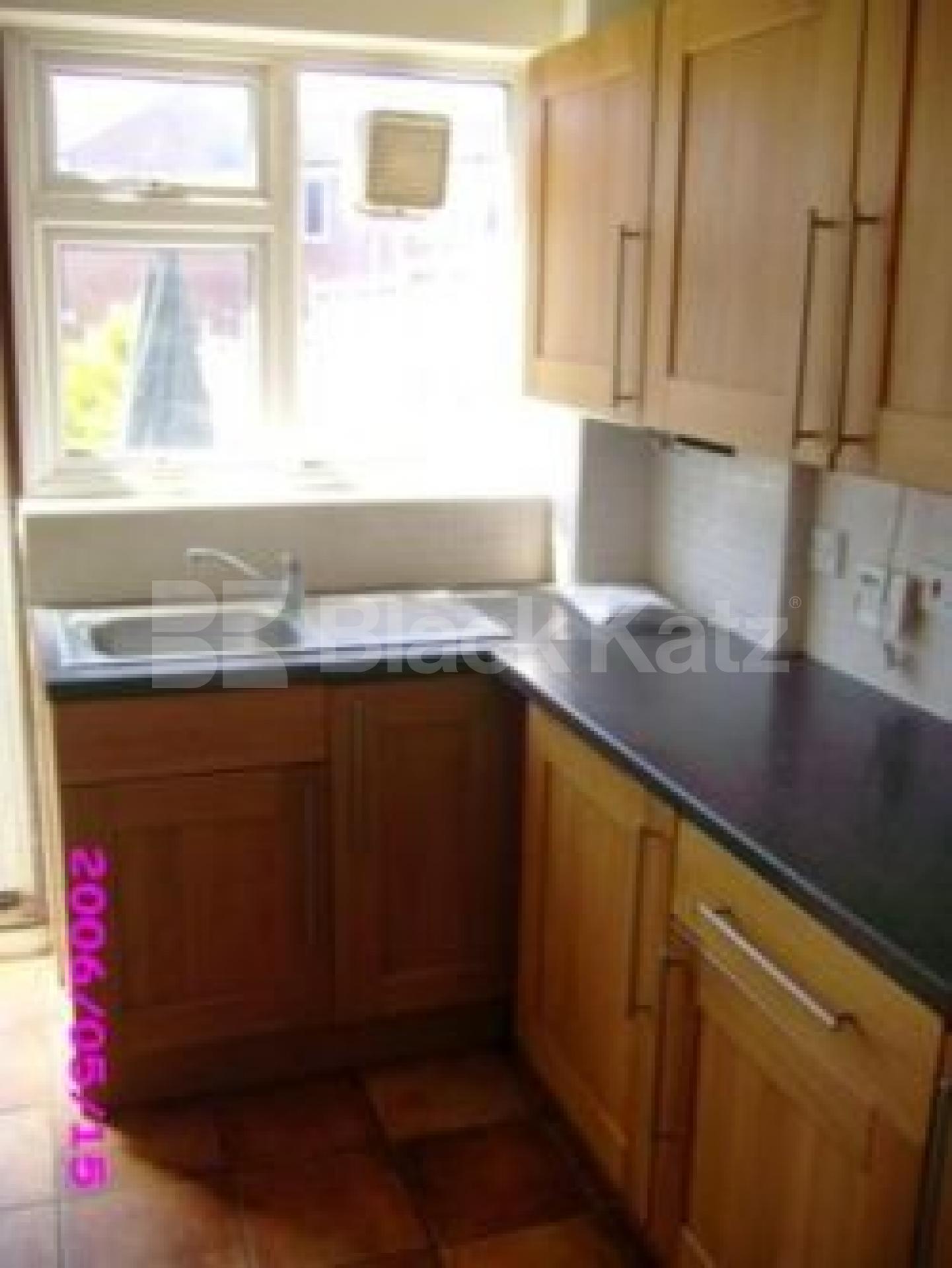 			2 Bedroom, 1 bath, 1 reception Terraced House			 Poplar Grove, FRIERN BARNET N11 N11